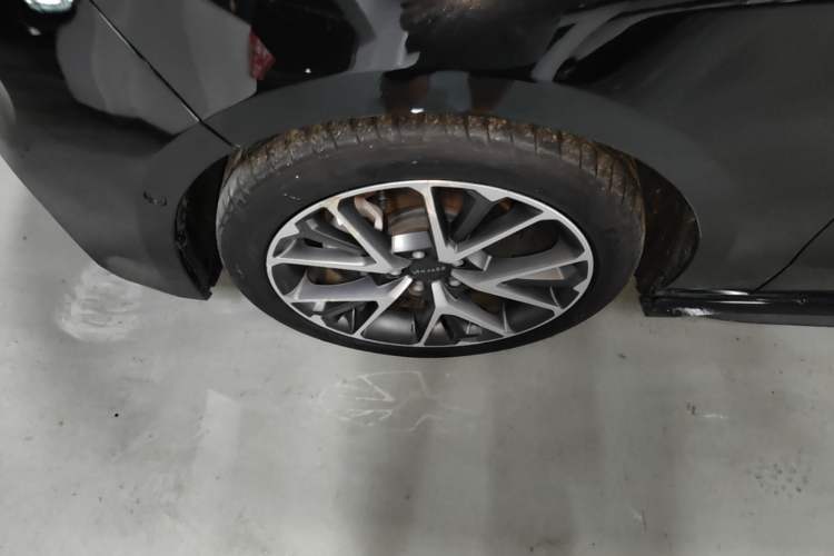 Used Lynk & Co 03 2022 1.5TD DCT JingPro Left Front Wheel Hub