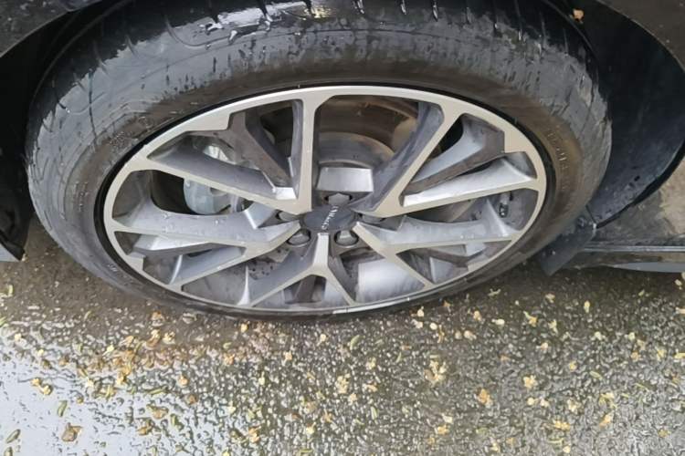 Used Lynk & Co 03 2022 2.0TD DCT JingPro Left Front Wheel Hub