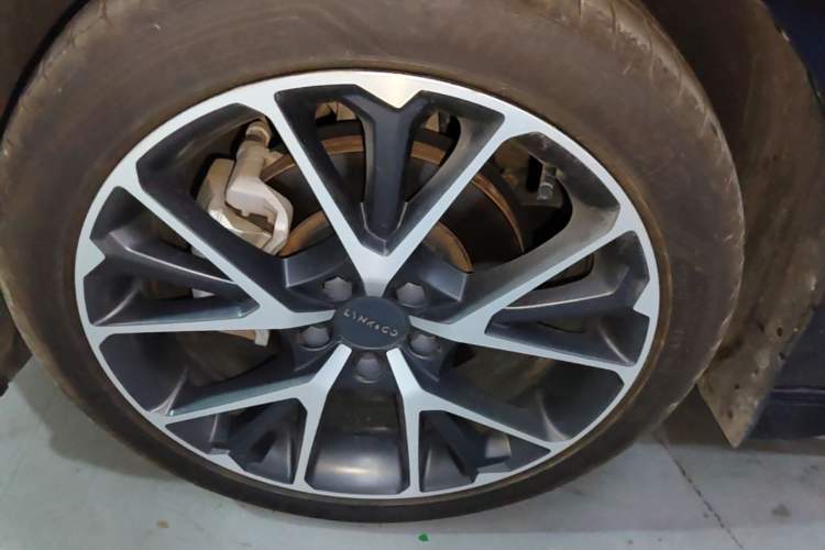 Used Lynk & Co 03 2022 1.5TD DCT JingPro Left Front Wheel Hub