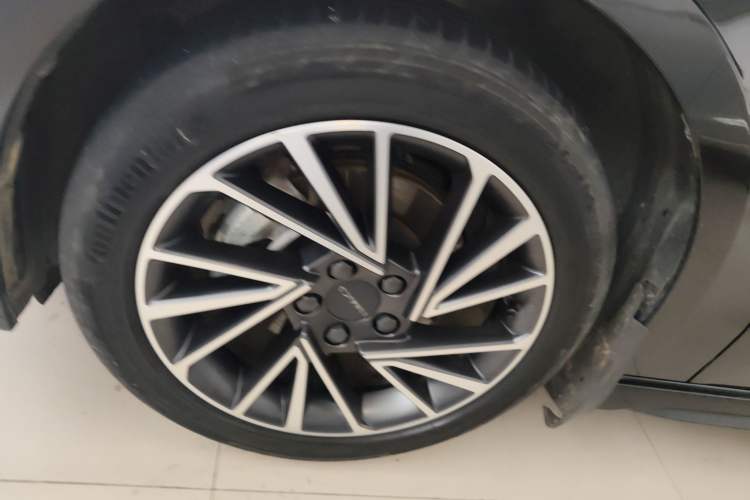 Used Lynk & Co 03 2022 1.5TD DCT JingPlus Left Front Wheel Hub
