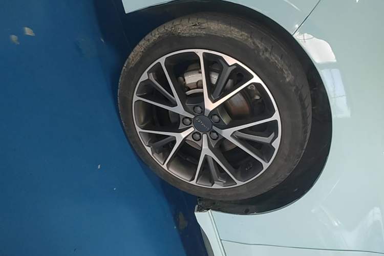 Used Lynk & Co 03 2022 1.5TD DCT JingPro Left Front Wheel Hub