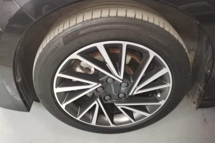 Used Lynk & Co 03 2022 1.5TD DCT JingPlus Left Front Wheel Hub