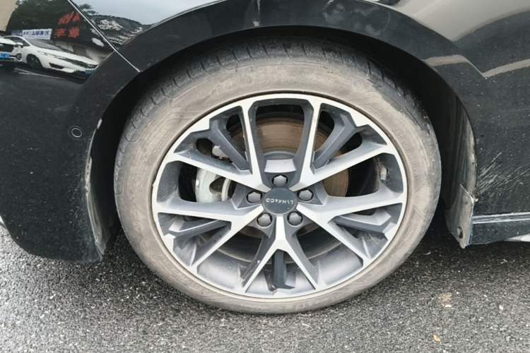Used Lynk & Co 03 2022 2.0TD DCT JingPro Left Front Wheel Hub
