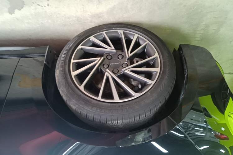 Used Lynk & Co 03 2022 2.0TD DCT GenioPlus Left Front Wheel Hub
