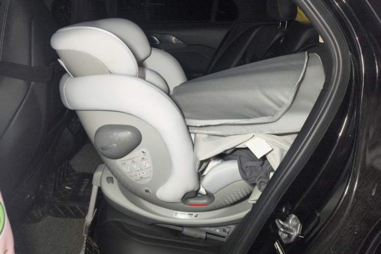 Used Lynk & Co 03 2022 2.0TD DCT JingPro Left Rear Seat