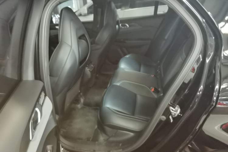 Used Lynk & Co 03 2022 2.0TD DCT GenioPlus Left Rear Seat