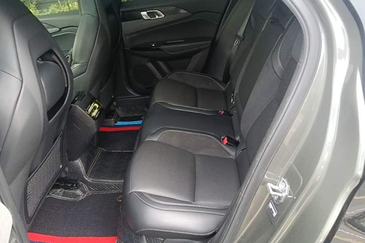 Used Lynk & Co 03 2022 2.0TD DCT JingPro Left Rear Seat