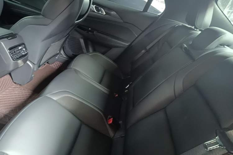 Used Lynk & Co 03 2022 2.0TD DCT GenioPlus Left Rear Seat