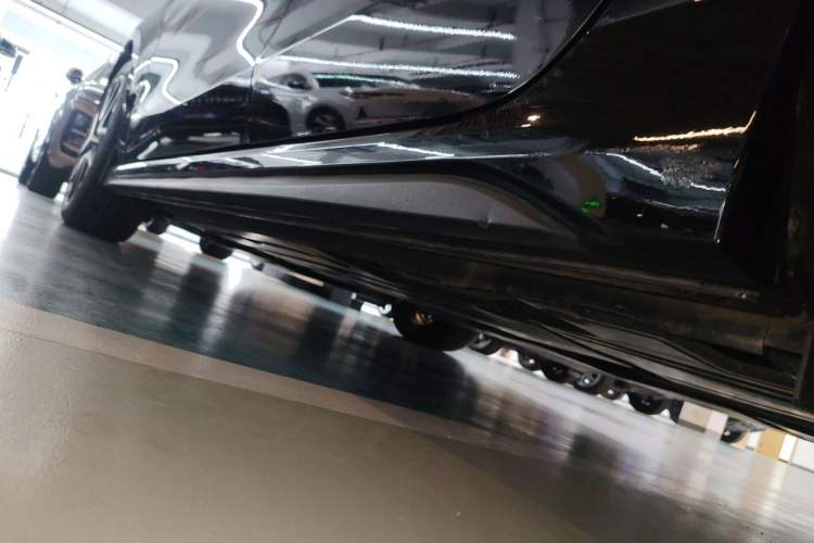 Used Lynk & Co 03 2022 2.0TD DCT JingPro Left Side Sill