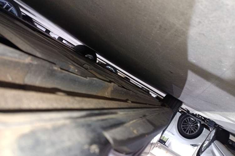 Used Lynk & Co 03 2022 2.0TD DCT JingPro Left Side Sill