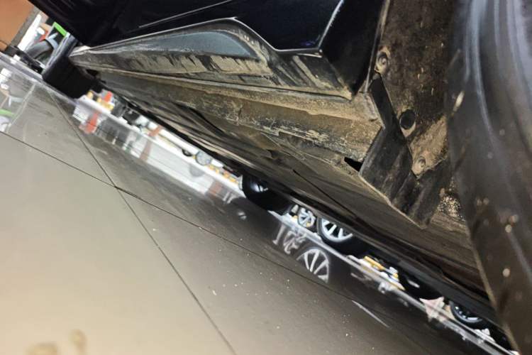 Used Lynk & Co 03 2022 2.0TD DCT JingPro Left Side Sill