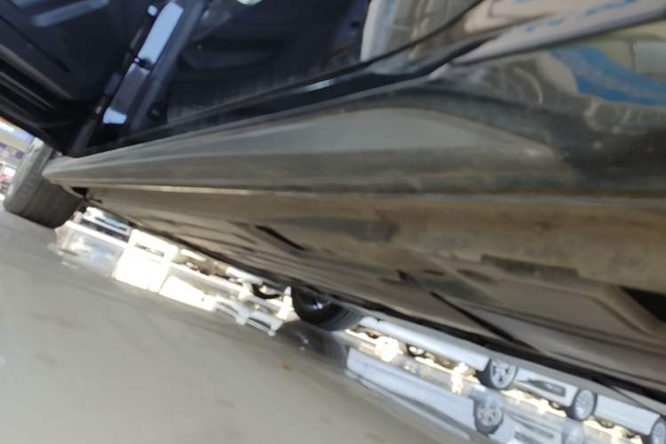 Used Lynk & Co 03 2022 1.5TD DCT JingPro Left Side Sill