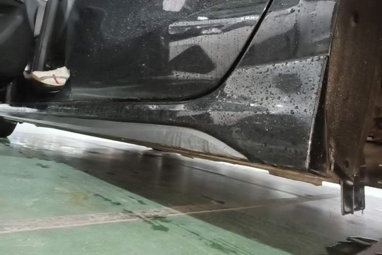 Used Lynk & Co 03 2022 2.0TD DCT JingPro Left Side Sill
