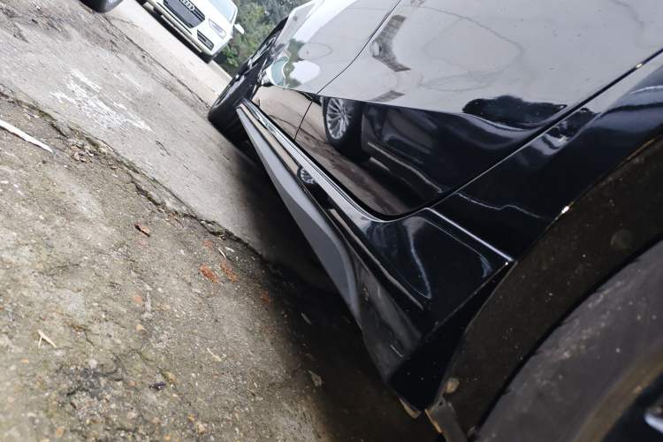 Used Lynk & Co 03 2022 2.0TD DCT JingPro Left Side Sill