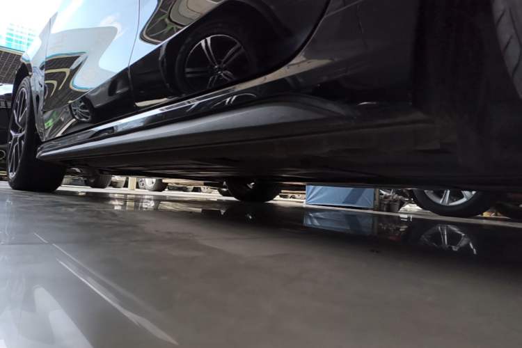 Used Lynk & Co 03 2022 2.0TD DCT JingPro Left Side Sill