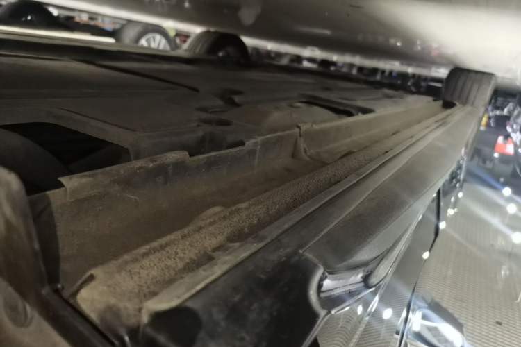 Used Lynk & Co 03 2022 1.5TD DCT JingPro Left Side Sill