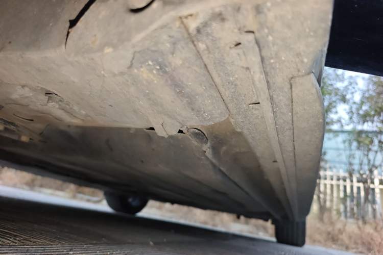Used Lynk & Co 03 2022 2.0TD DCT JingPro Left Side Sill