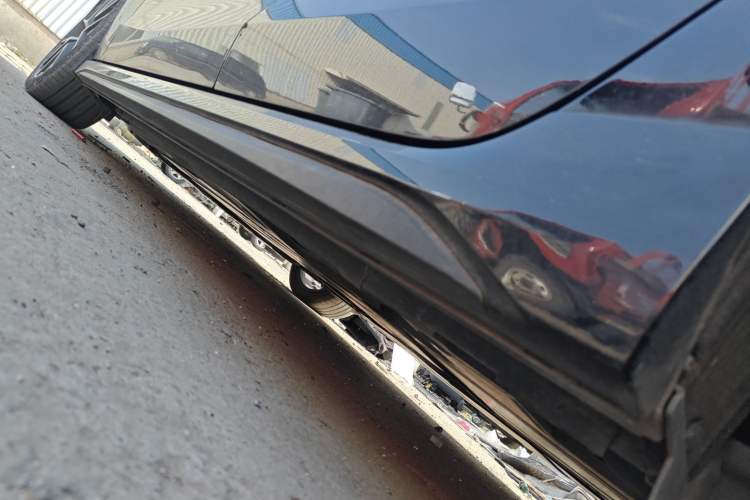 Used Lynk & Co 03 2022 2.0TD DCT JingPro Left Side Sill