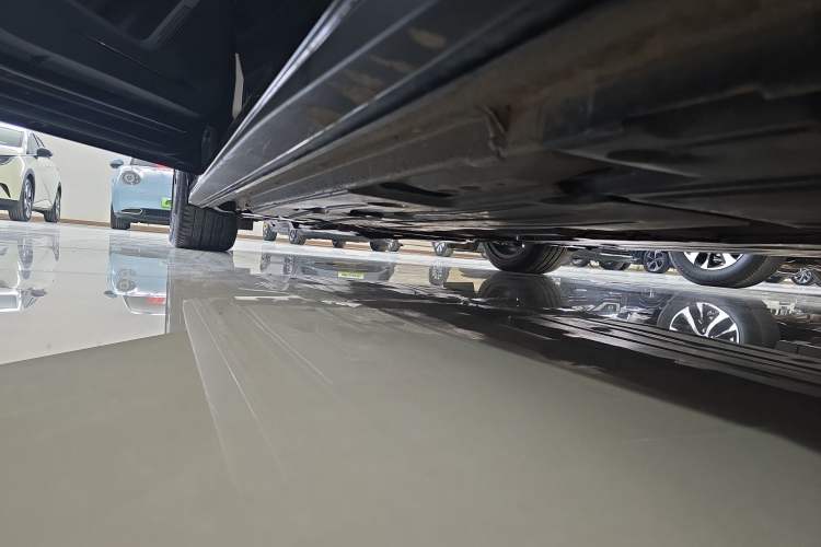 Used Lynk & Co 03 2022 1.5TD DCT JingPlus Left Side Sill