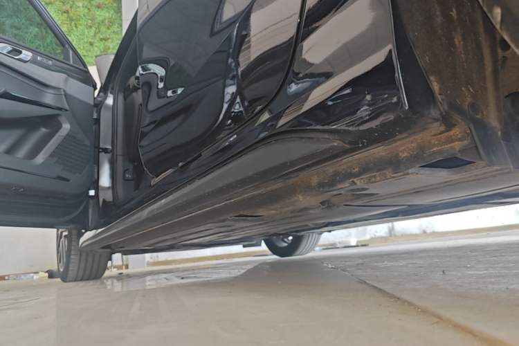 Used Lynk & Co 03 2022 1.5TD DCT JingPro Left Side Sill