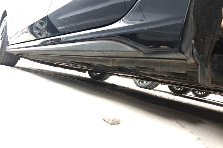 Used Lynk & Co 03 2022 2.0TD DCT JingPro Left Side Sill