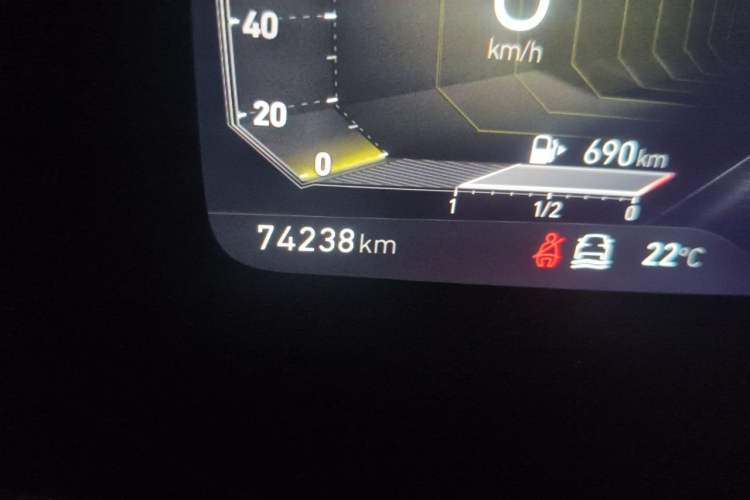 Used Lynk & Co 03 2022 2.0TD DCT JingPro Odometer Close Up