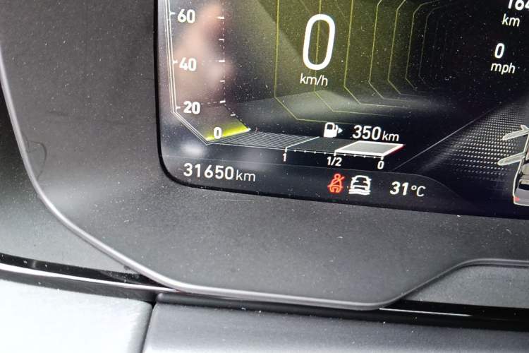 Used Lynk & Co 03 2022 1.5TD DCT JingPro Odometer Close Up