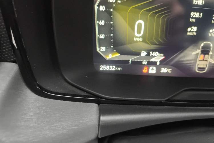 Used Lynk & Co 03 2022 2.0TD DCT JingPro Odometer Close Up