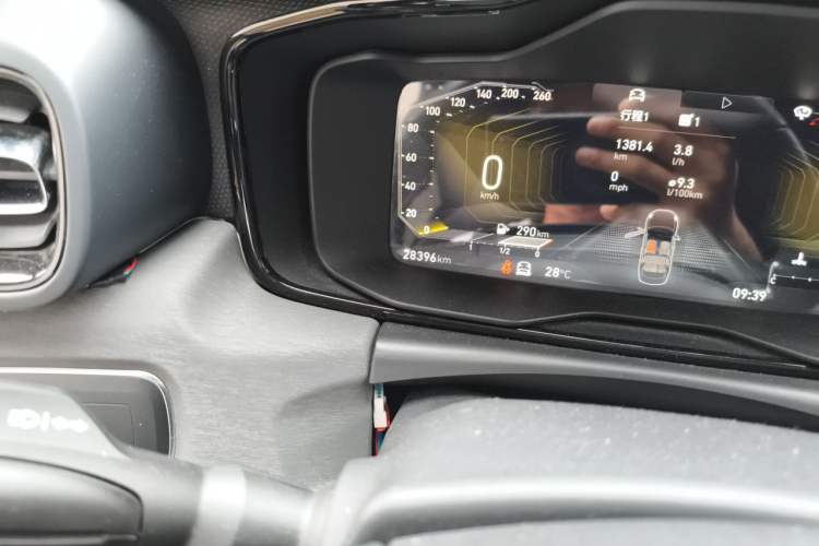Used Lynk & Co 03 2022 2.0TD DCT JingPro Odometer Close Up