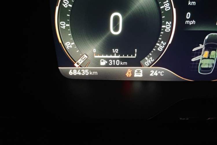 Used Lynk & Co 03 2022 1.5TD DCT JingPro Odometer Close Up