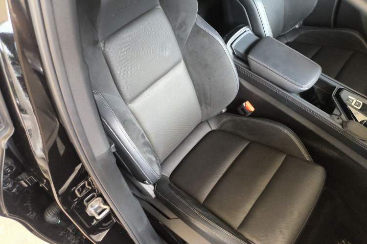 Used Lynk & Co 03 2022 2.0TD DCT JingPro Right Front Seat