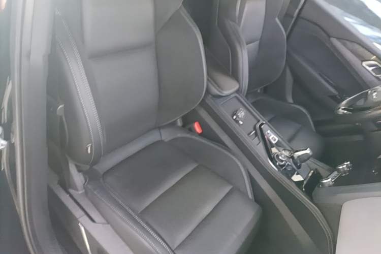 Used Lynk & Co 03 2022 2.0TD DCT JingPro Right Front Seat