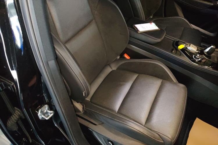 Used Lynk & Co 03 2022 2.0TD DCT JingPro Right Front Seat