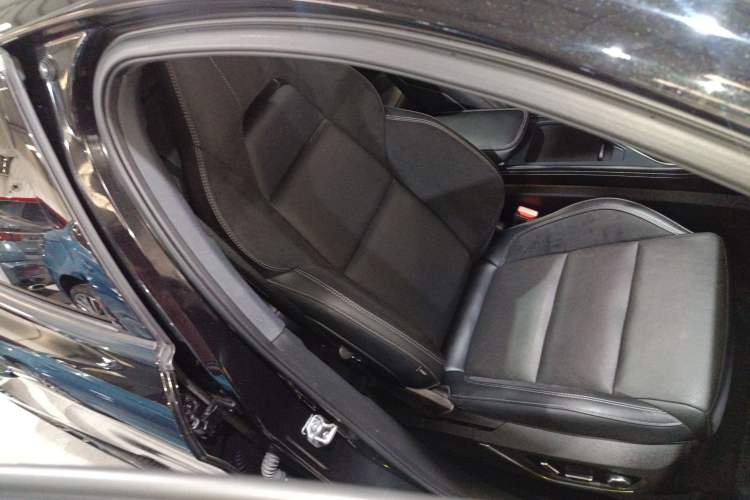 Used Lynk & Co 03 2022 2.0TD DCT JingPro Right Front Seat