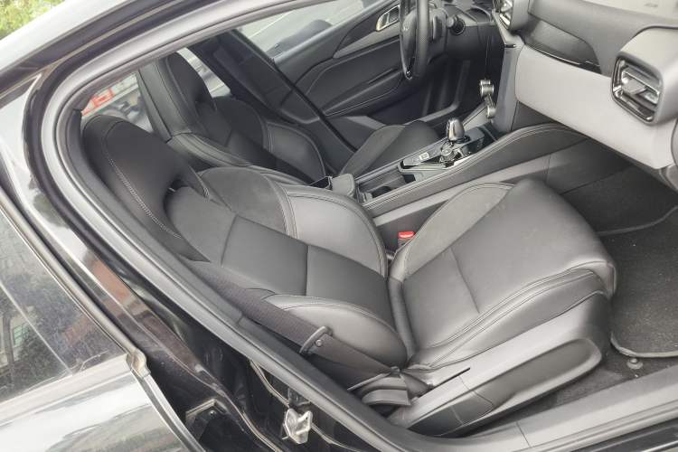 Used Lynk & Co 03 2022 1.5TD DCT JingPlus Right Front Seat