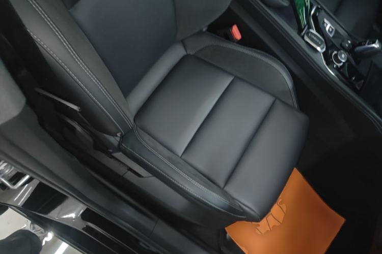 Used Lynk & Co 03 2022 2.0TD DCT GenioPlus Right Front Seat