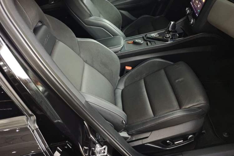 Used Lynk & Co 03 2022 2.0TD DCT JingPro Right Front Seat