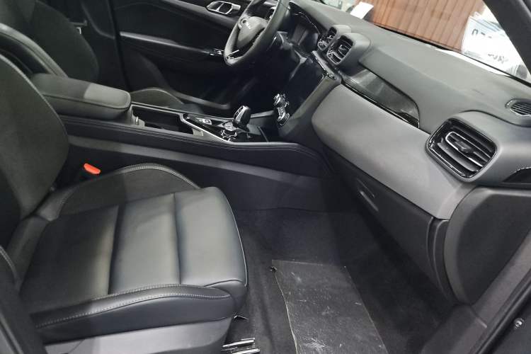 Used Lynk & Co 03 2022 2.0TD DCT GenioPlus Right Front Seat