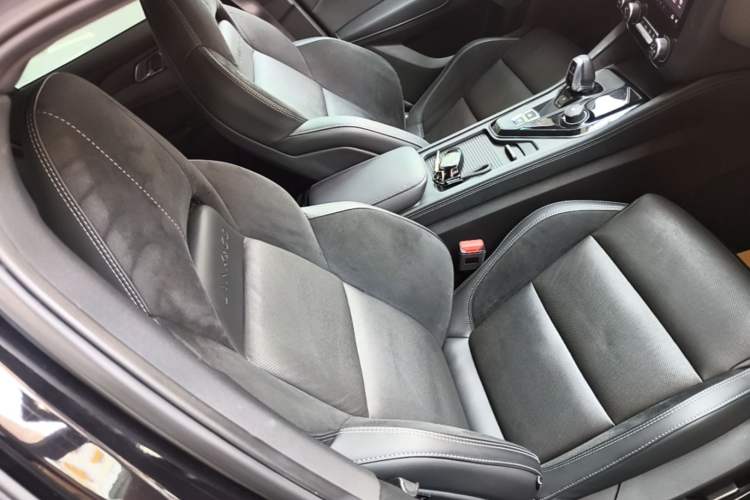 Used Lynk & Co 03 2022 2.0TD DCT JingPro Right Front Seat