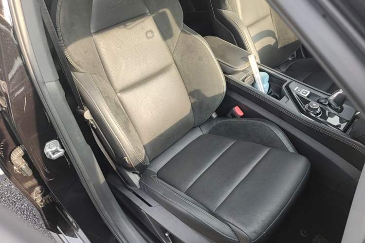 Used Lynk & Co 03 2022 2.0TD DCT JingPro Right Front Seat