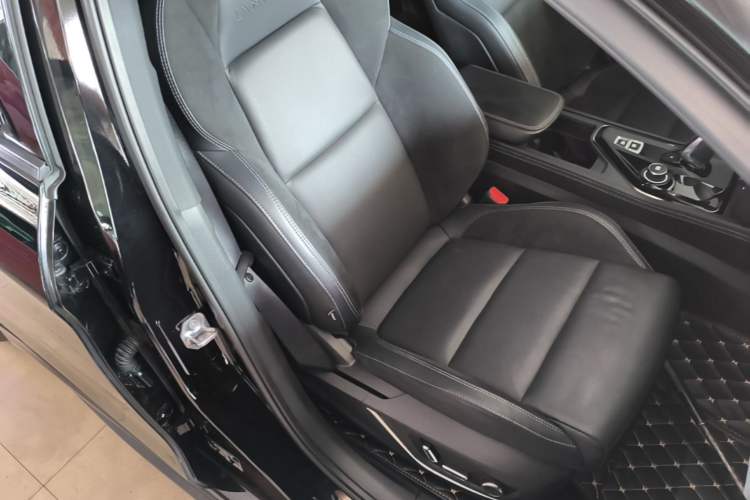 Used Lynk & Co 03 2022 2.0TD DCT JingPro Right Front Seat
