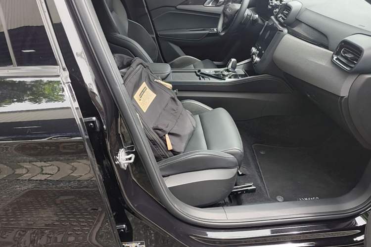 Used Lynk & Co 03 2022 2.0TD DCT GenioPlus Right Front Seat