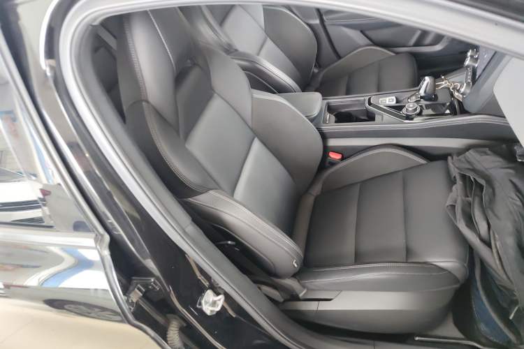 Used Lynk & Co 03 2022 1.5TD DCT JingPlus Right Front Seat