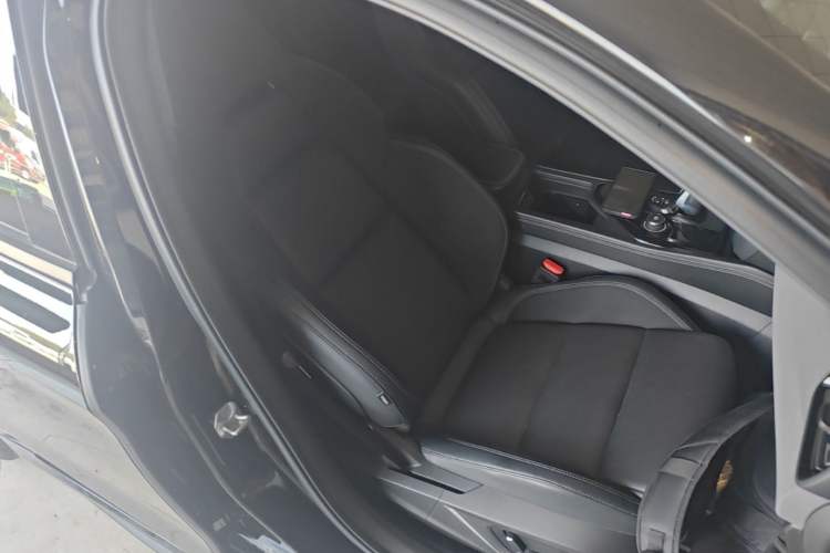 Used Lynk & Co 03 2022 1.5TD DCT JingPro Right Front Seat