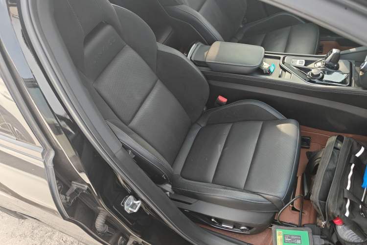 Used Lynk & Co 03 2022 2.0TD DCT JingPro Right Front Seat