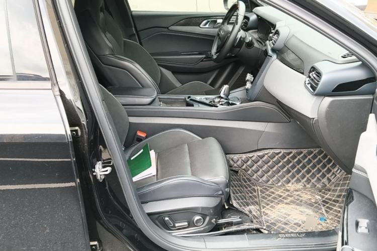Used Lynk & Co 03 2022 2.0TD DCT JingPro Right Front Seat