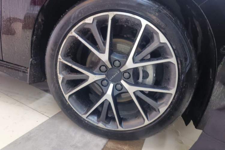 Used Lynk & Co 03 2022 2.0TD DCT JingPro Right Front Wheel Hub