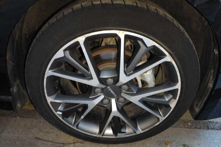 Used Lynk & Co 03 2022 1.5TD DCT JingPro Right Front Wheel Hub