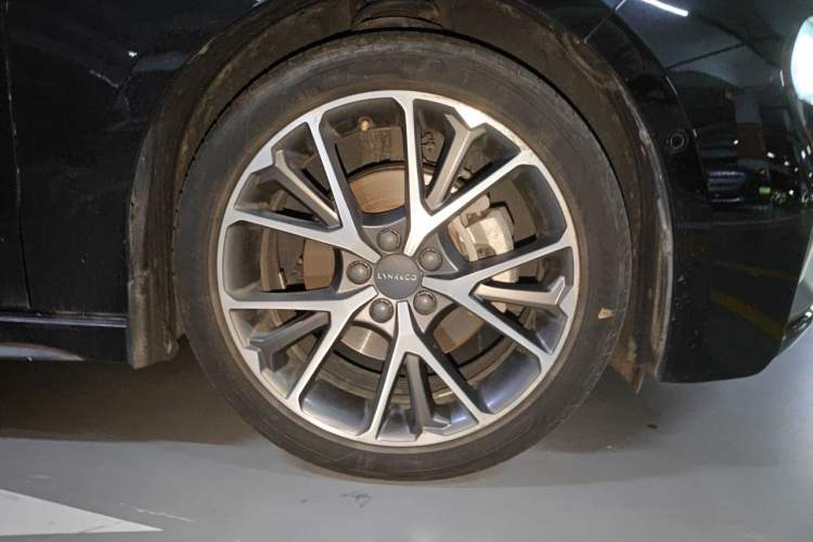 Used Lynk & Co 03 2022 1.5TD DCT JingPro Right Front Wheel Hub