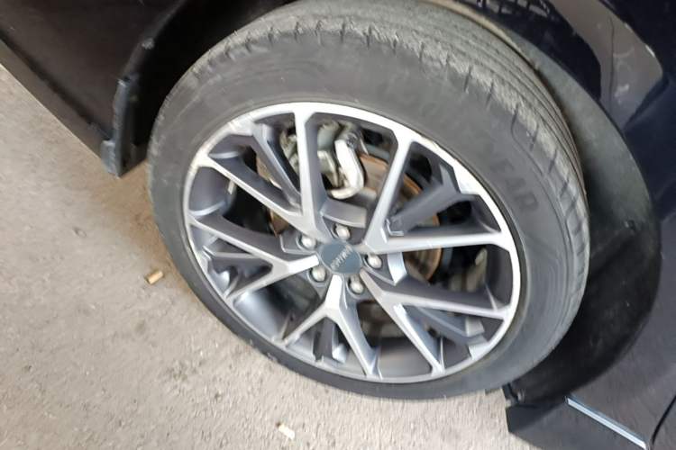 Used Lynk & Co 03 2022 2.0TD DCT JingPro Right Rear Wheel Hub